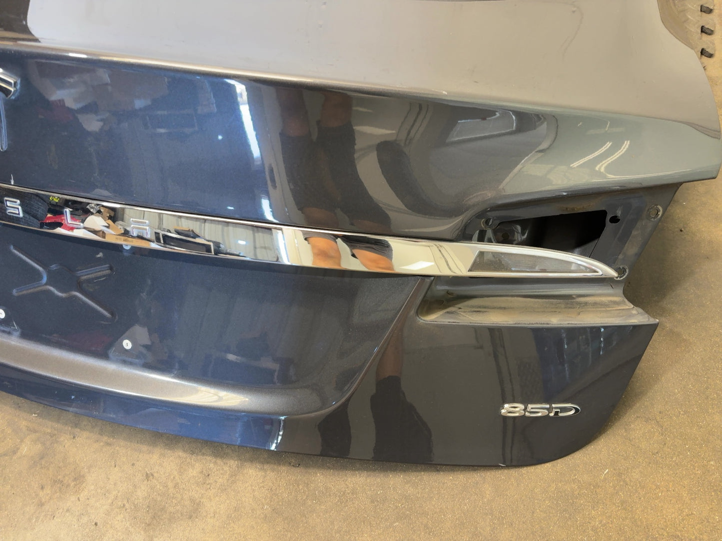 2015 Tesla Model S Trunk Lid 1037000-00-F