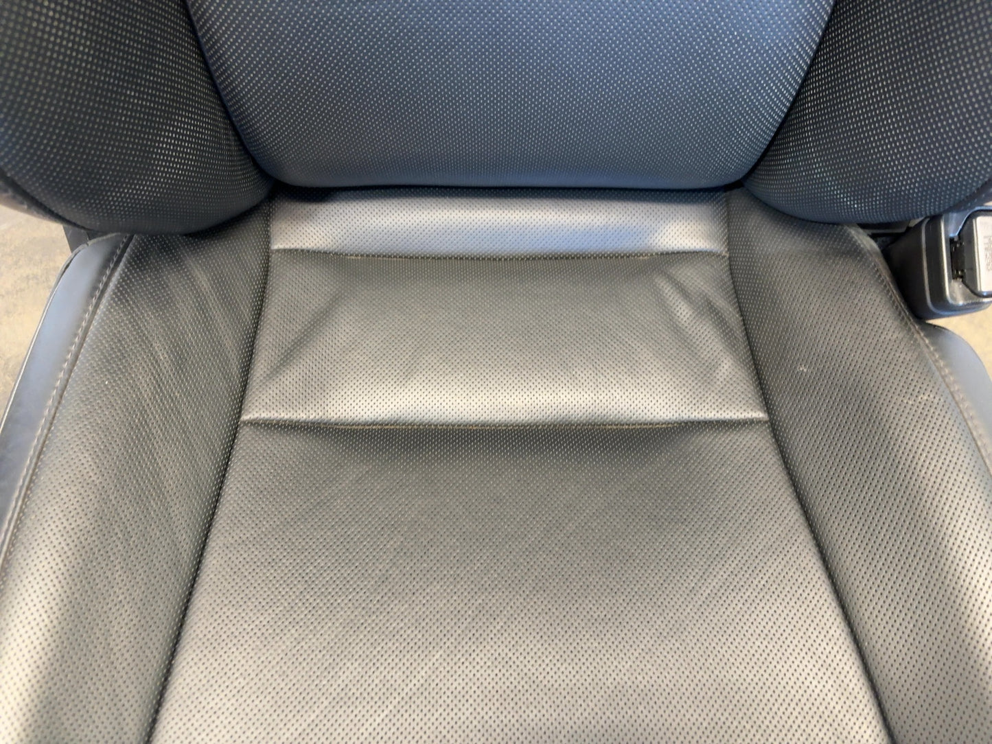 2016 Tesla Model S Front Right Seat Assembly 1105949-02-B