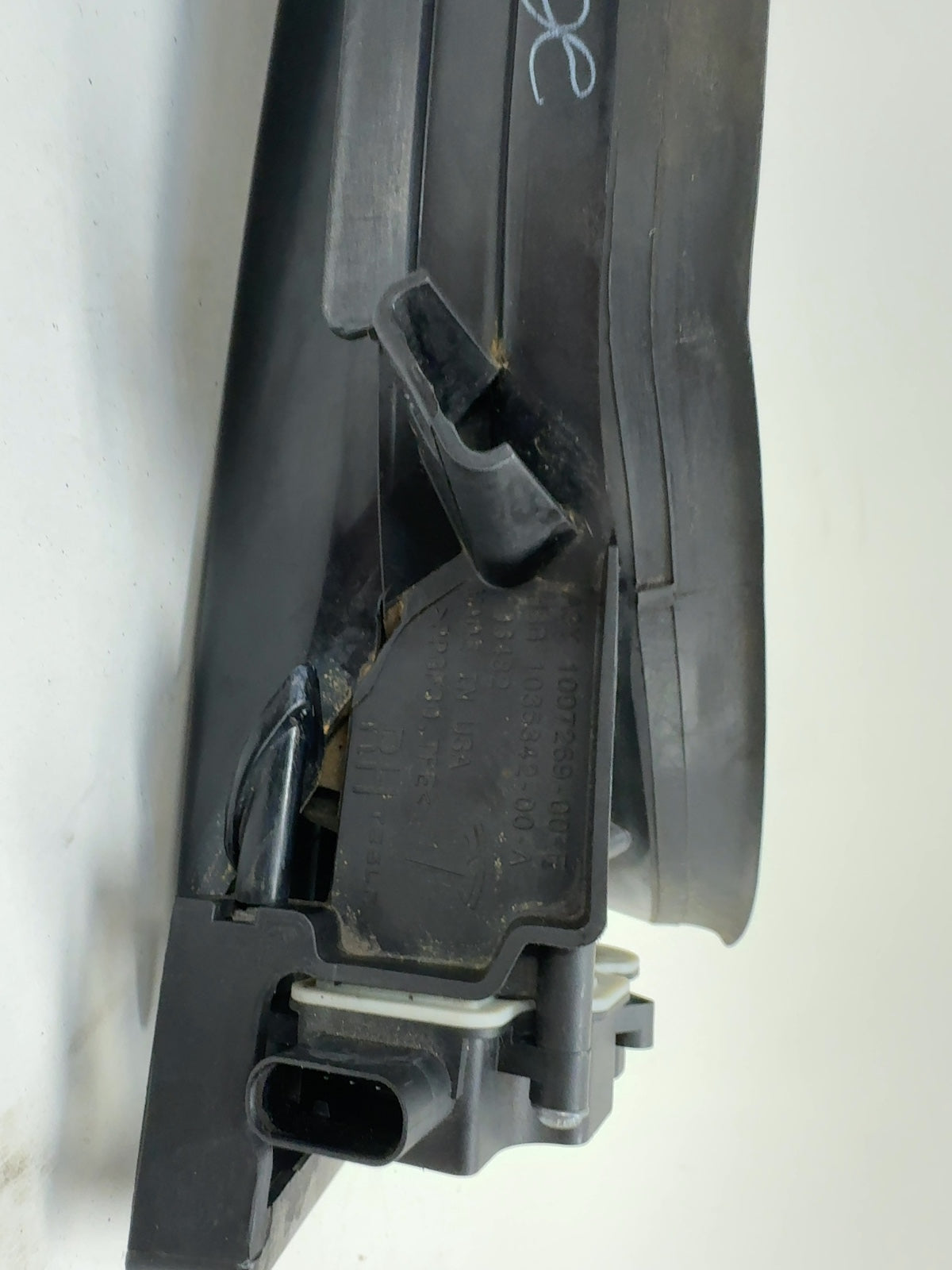 2013-2015 Tesla Model S Active Louvre Right 1007269-00-F