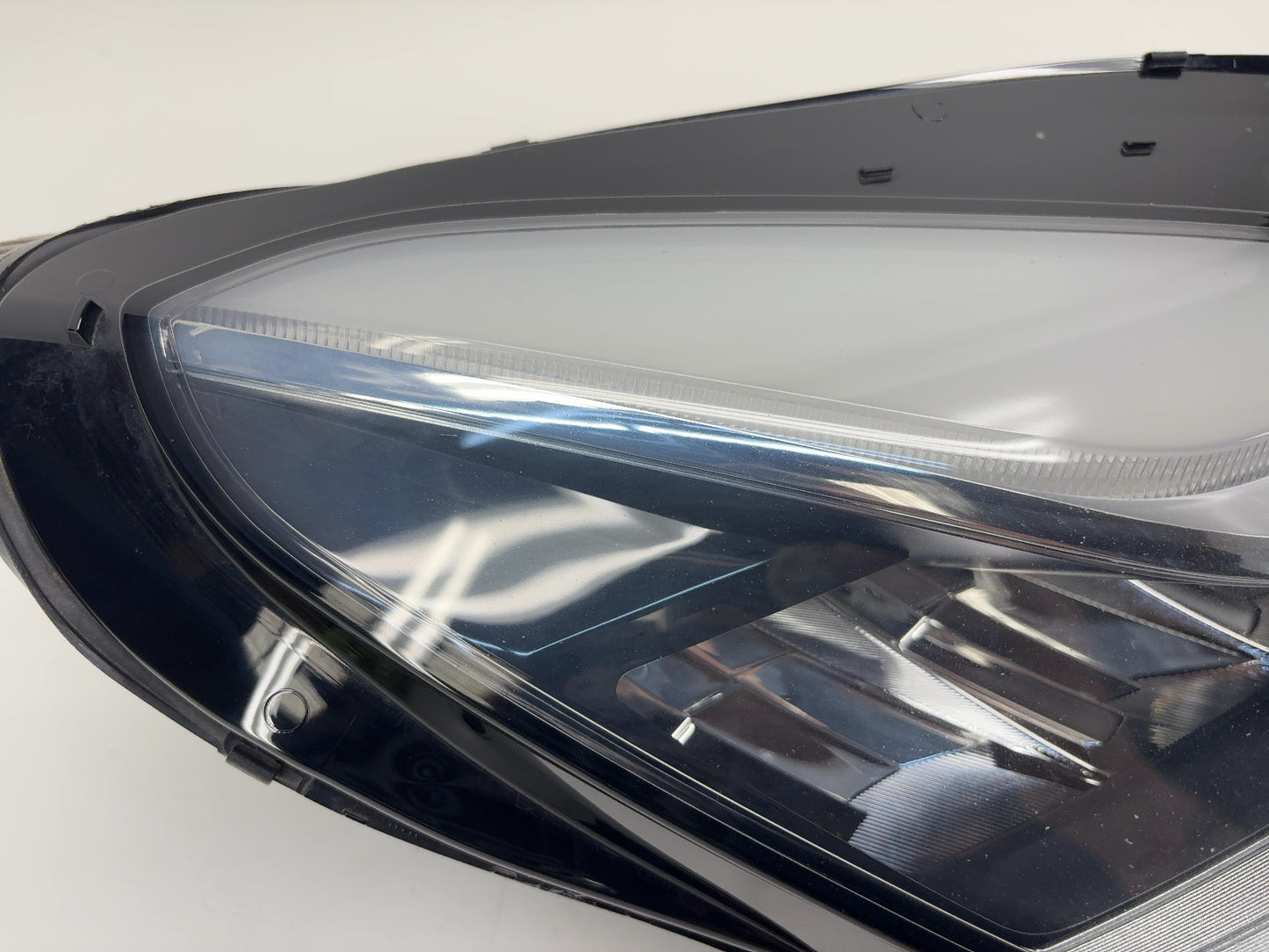 2018-2019 Tesla Model 3 Right Headlamp 1077372-10-I
