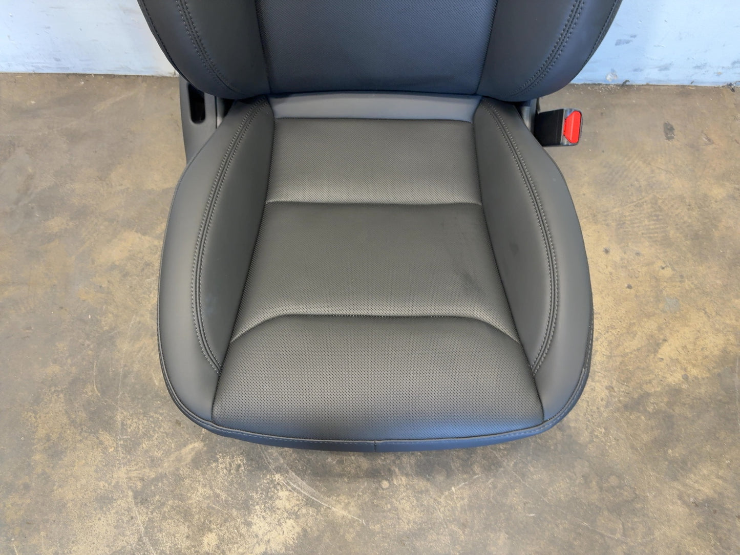 2026 Tesla Model Y Juniper Front Right Seat Assembly 2700041-F1-A