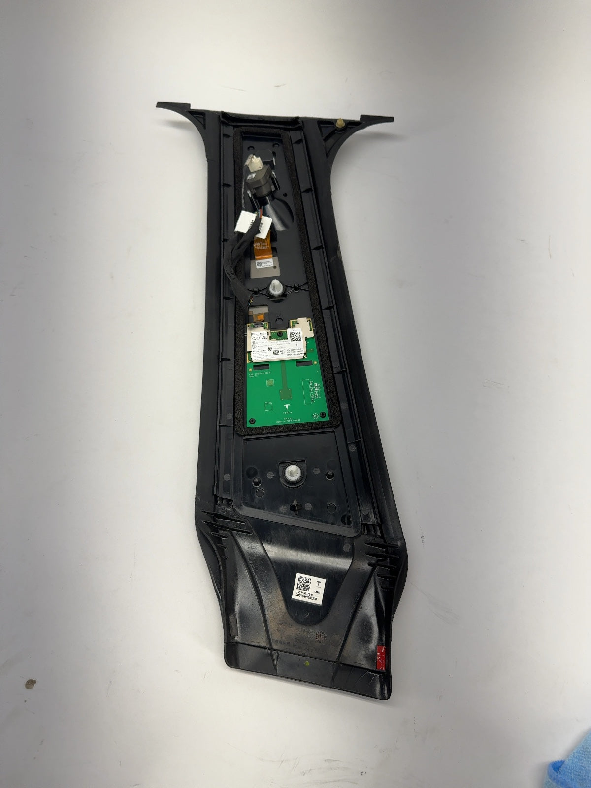 2026 Tesla Model Y Juniper B Pillar Glass With Camera Left 1937557-79-B