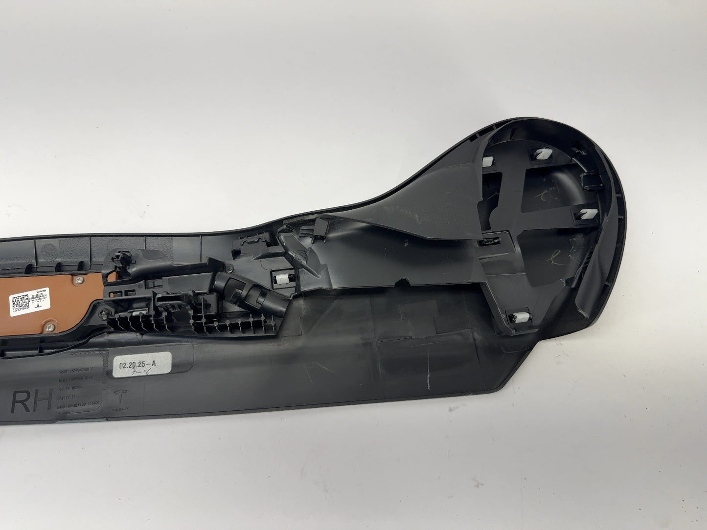 2023-2024 Tesla Model Y Front Right Outboard Trim With Switches 1638331-01-C