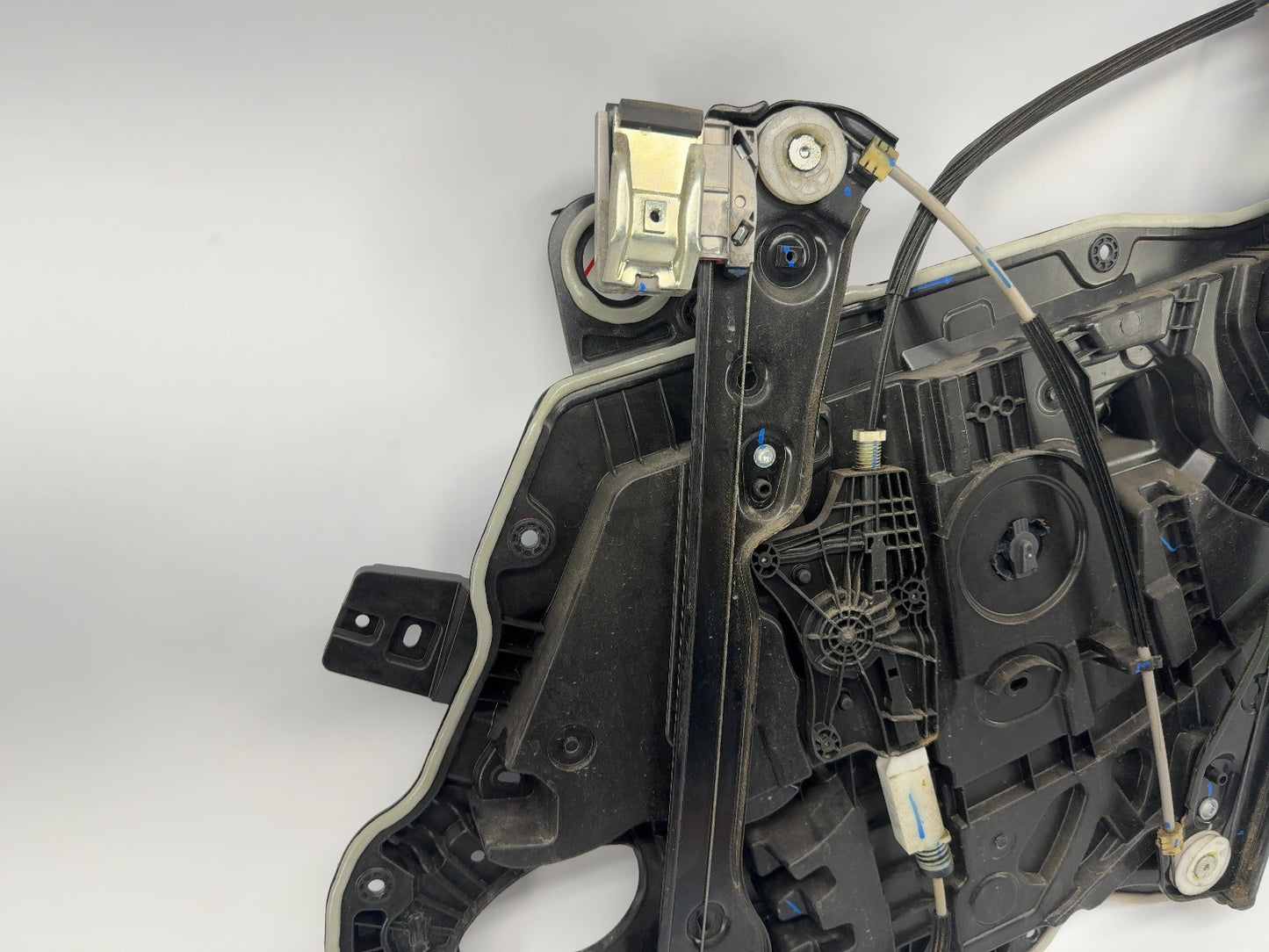 2020 Tesla Model Y Front Left Door Window Regulator 1526804-00-B