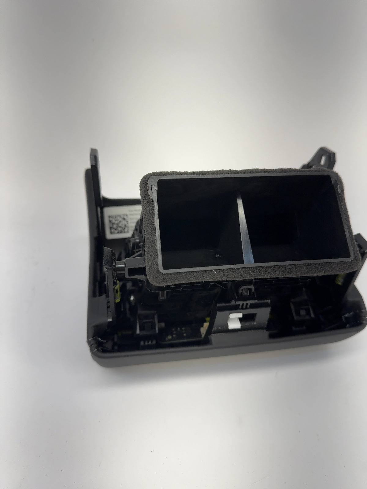2025 Tesla Model 3 Highland Rear Console 2.0 Usb C Hub With Vent 1963882-10-A