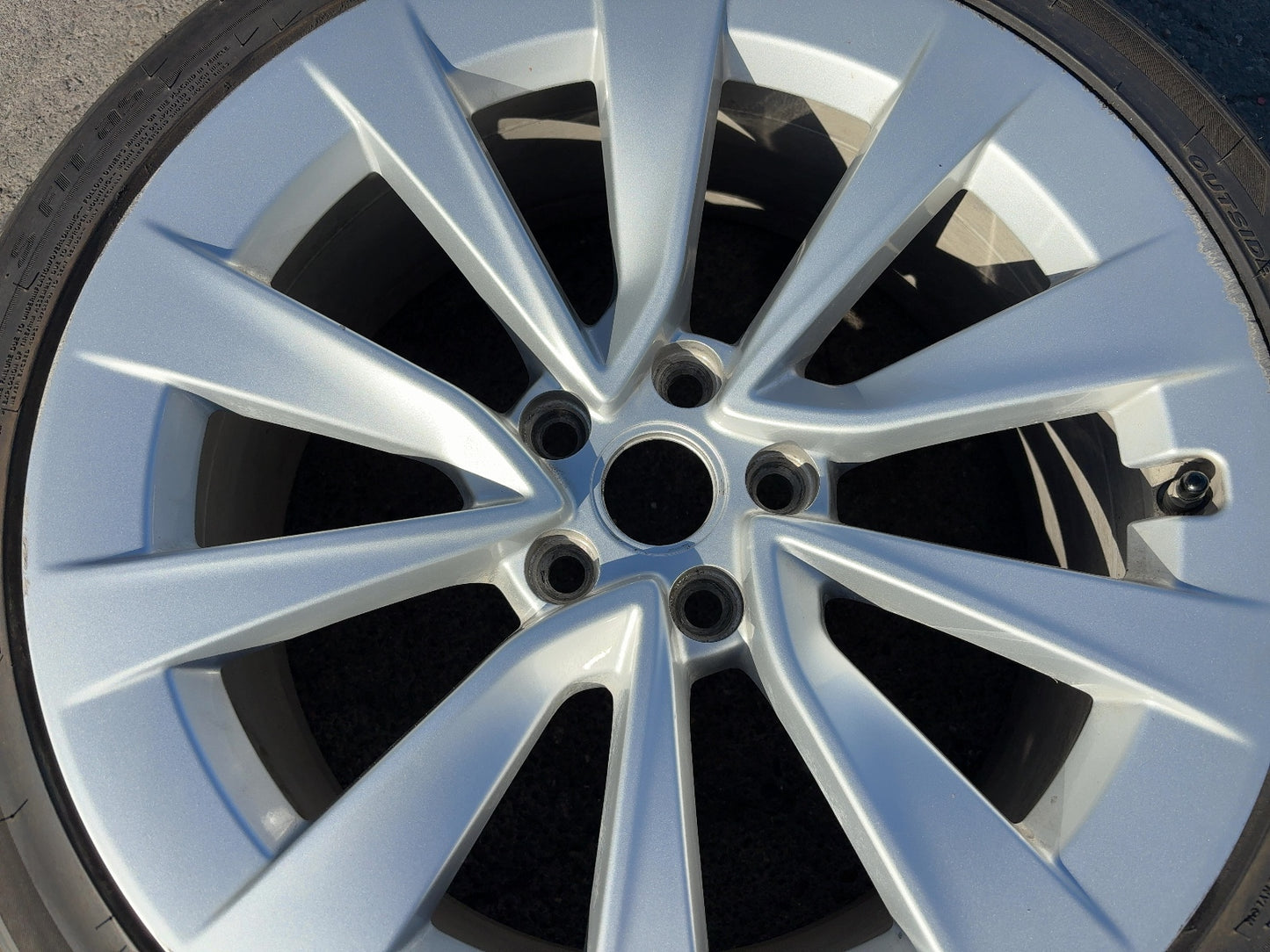 2017-2023 Tesla Model 3 Laufenn - S Fit A/s 235/40r19 Wheel 1234264-00-A