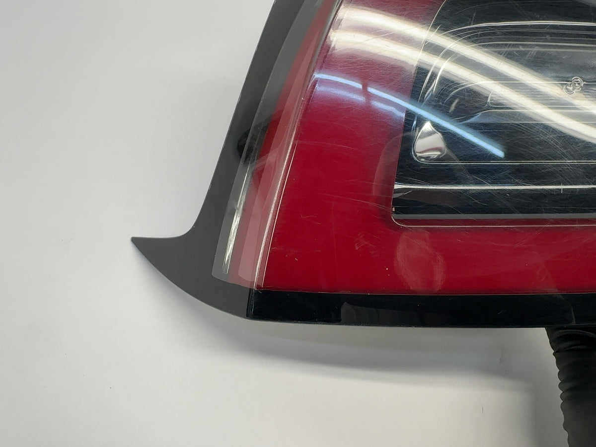 2018-2021 Tesla Model 3 Tail Lamp Rear Bodyside Left 1077397-00-G