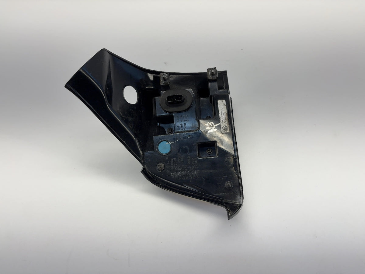 2018 Tesla Model 3 Tail Lamp Rear Bodyside Right 1077398-90-E