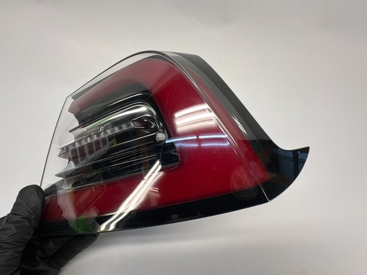 2020 Tesla Model 3 Tail Lamp Rear Bodyside Right 1077398-97-F