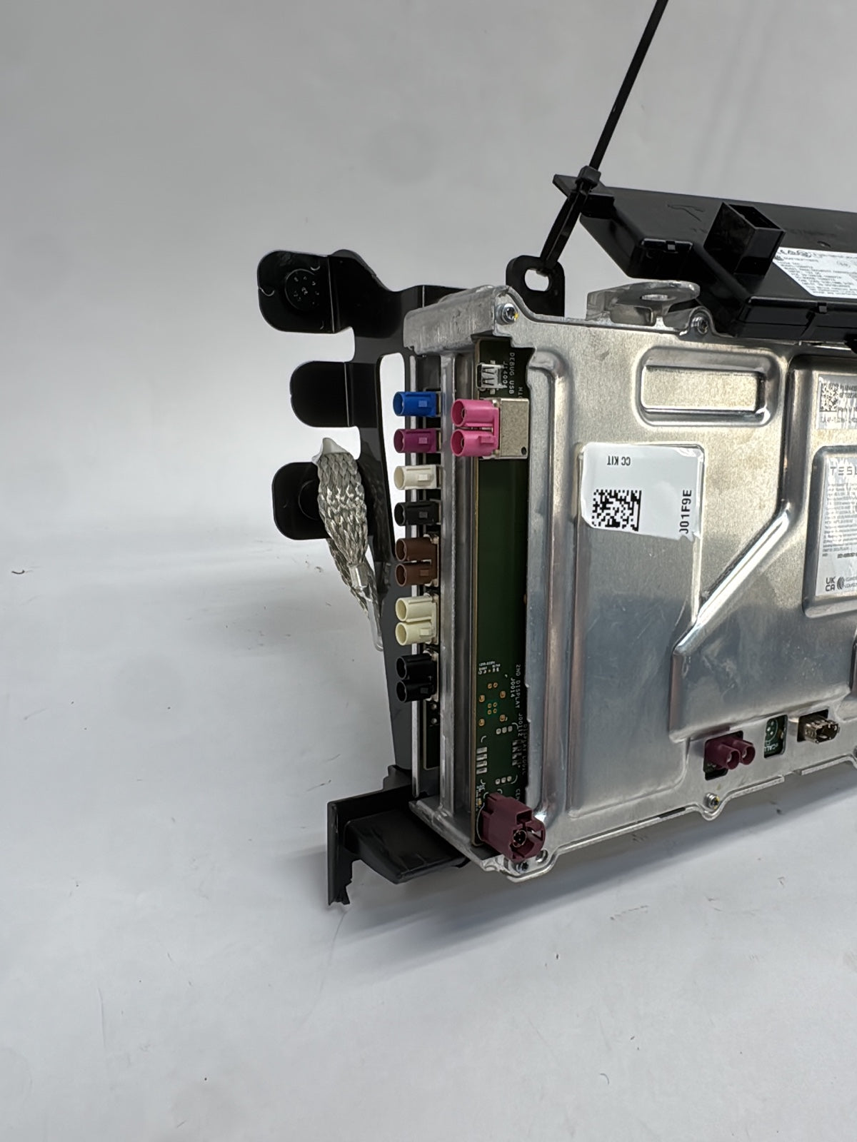 2021-2023 Tesla Model Y Car Computer With Security Module 1684435-00-G