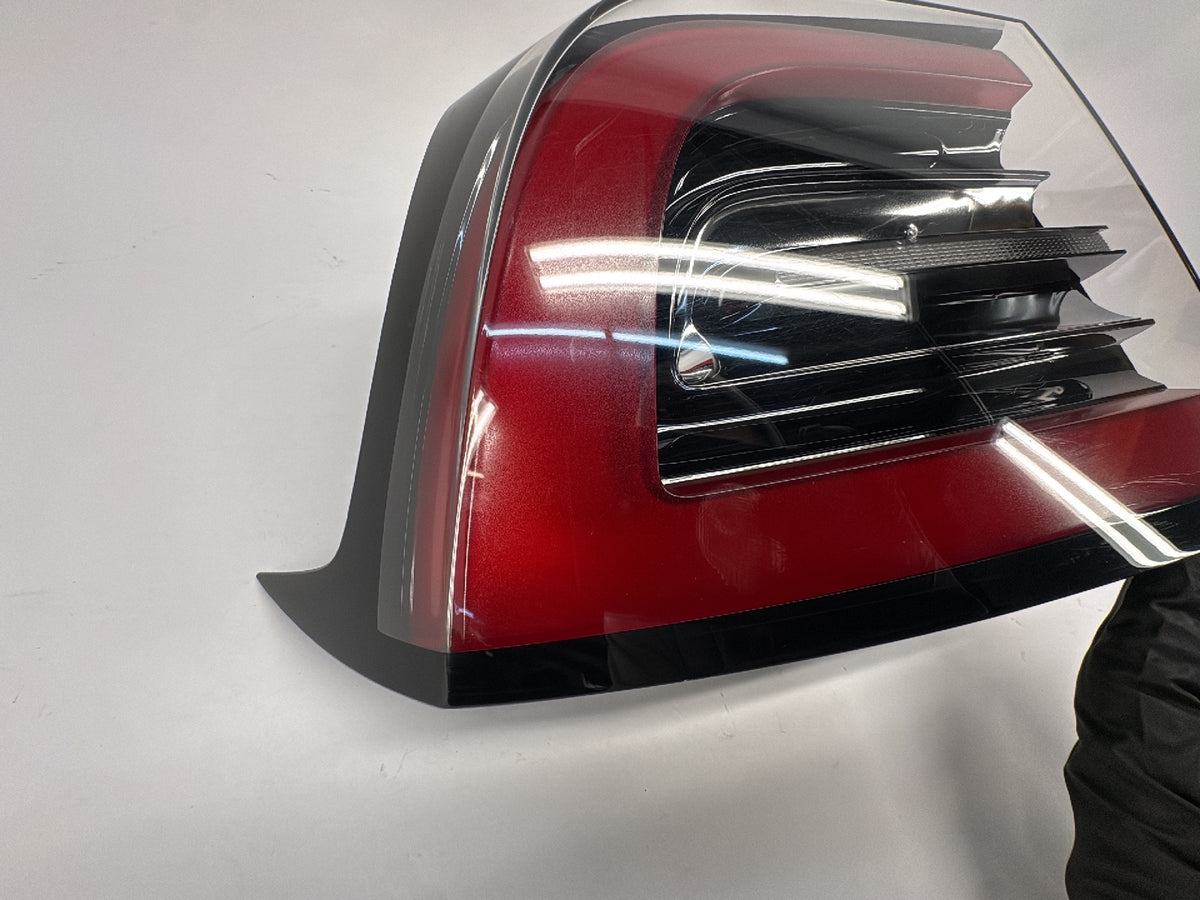 2021-2025 Tesla Model Y Tail Lamp Rear Bodyside Global Left 1502086-00-D