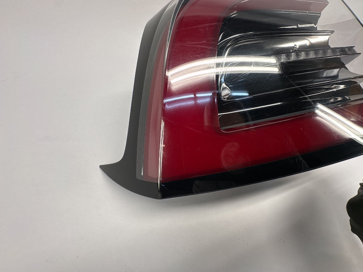 2020 Tesla Model 3 Tail Lamp Rear Bodyside Left 1077397-99-G