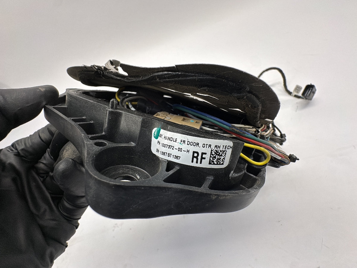 2013 Tesla Model S Front Right Exterior Door Handle 1007372-00-H