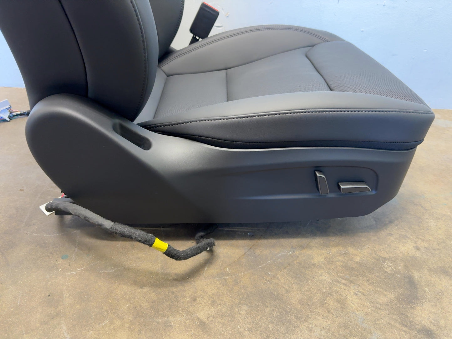 2025 Tesla Model 3 Highland Front Right Passenger Seat Assembly Black 7754324-01-B