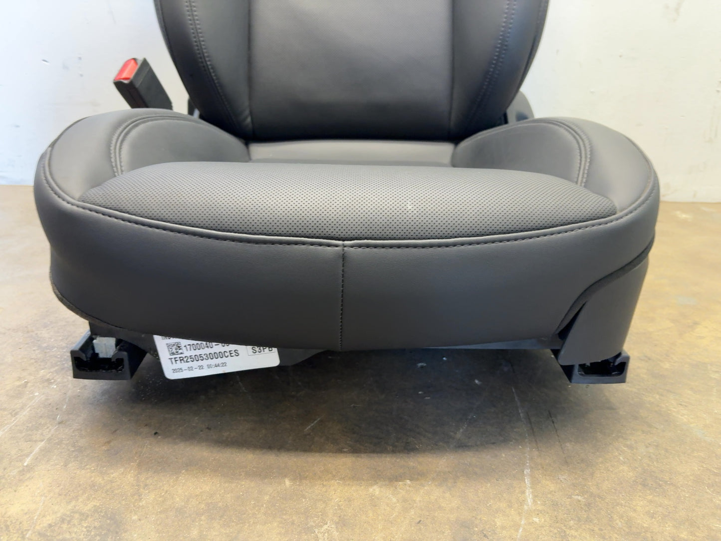 2025 Tesla Model 3 Highland Front Left Seat Assembly 7754322-01-C