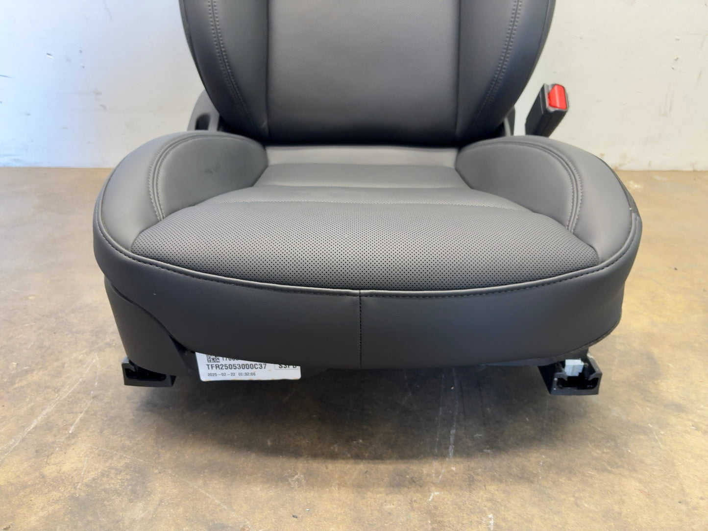 2025 Tesla Model 3 Highland Front First Row Seat Right Black 7754324-01-B