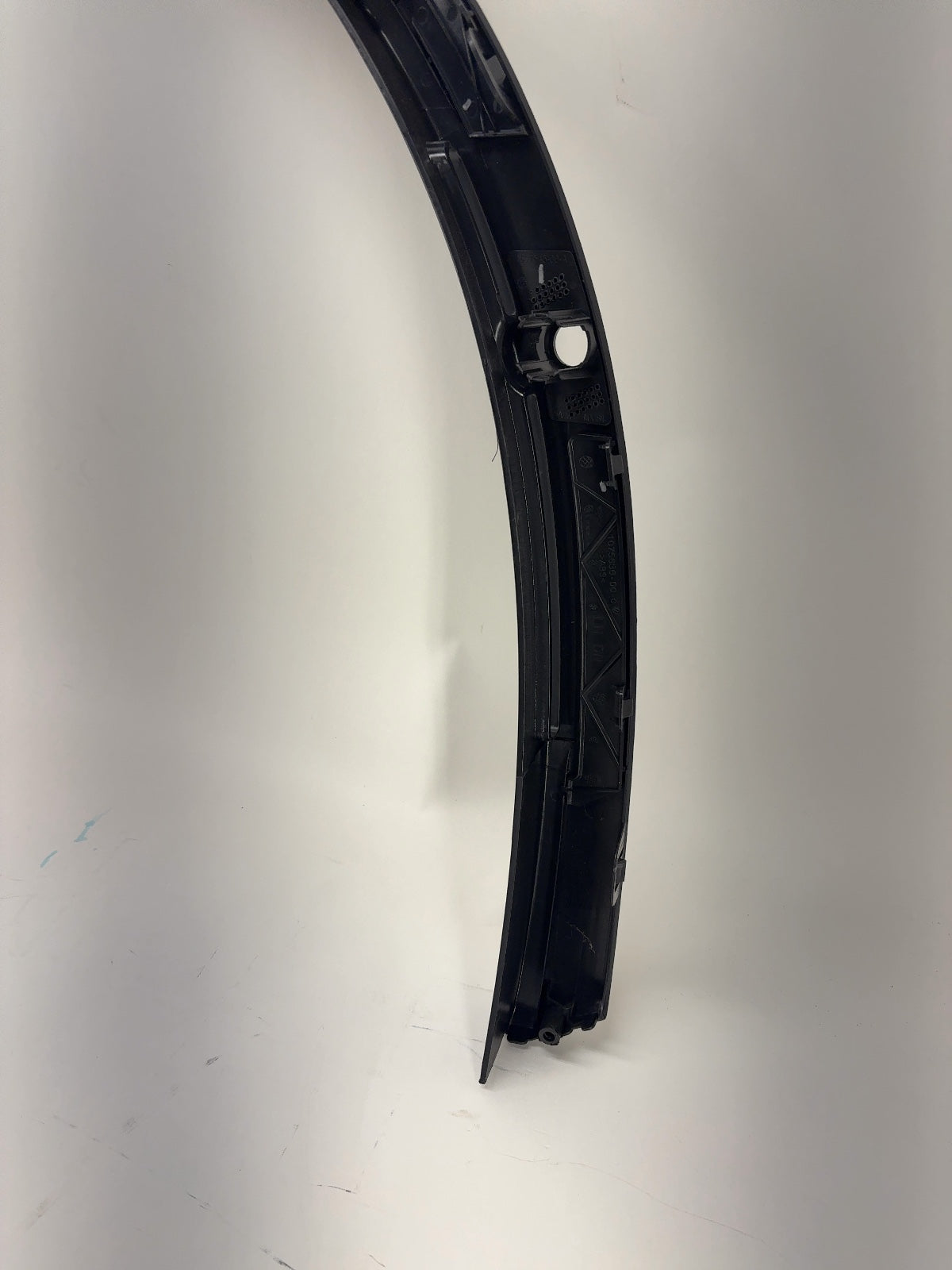 2019 Tesla Model X Front Left Fender Garnish 1035288-00-P