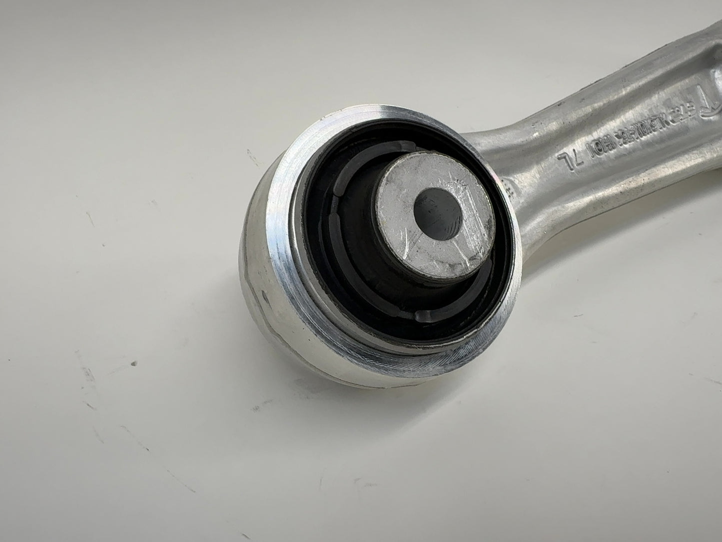 2015 Tesla Model S Front Aft Link 1027351-00-E