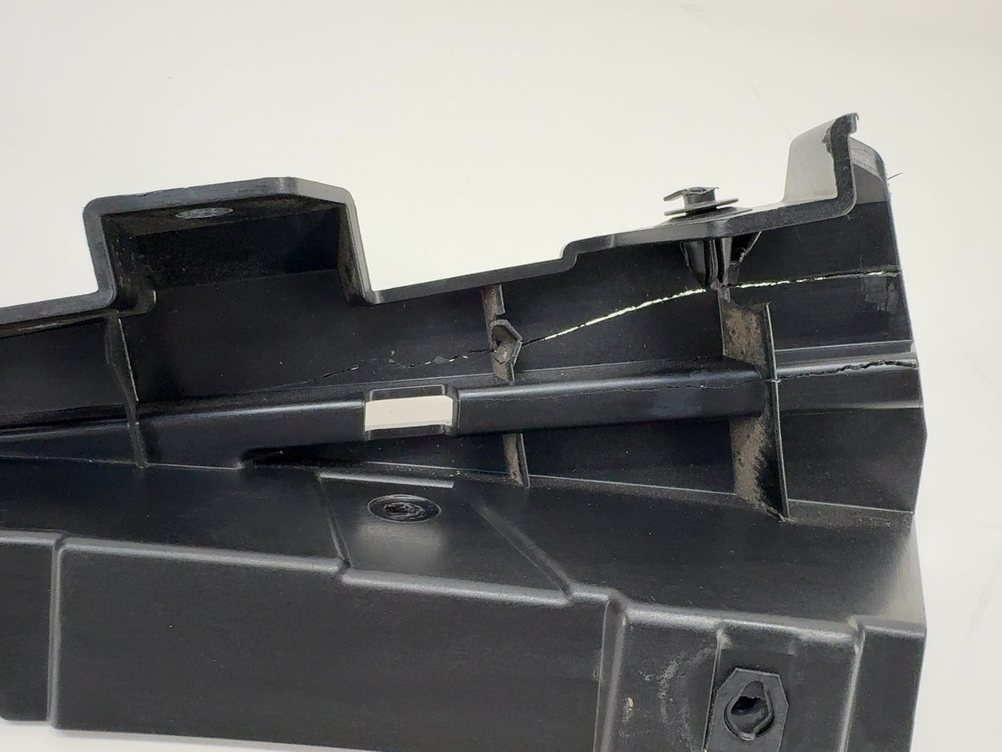 2023 Rivian R1T Rear Right Quarter Wheel Arch Support Bracket Cracked* PT00017896-C
