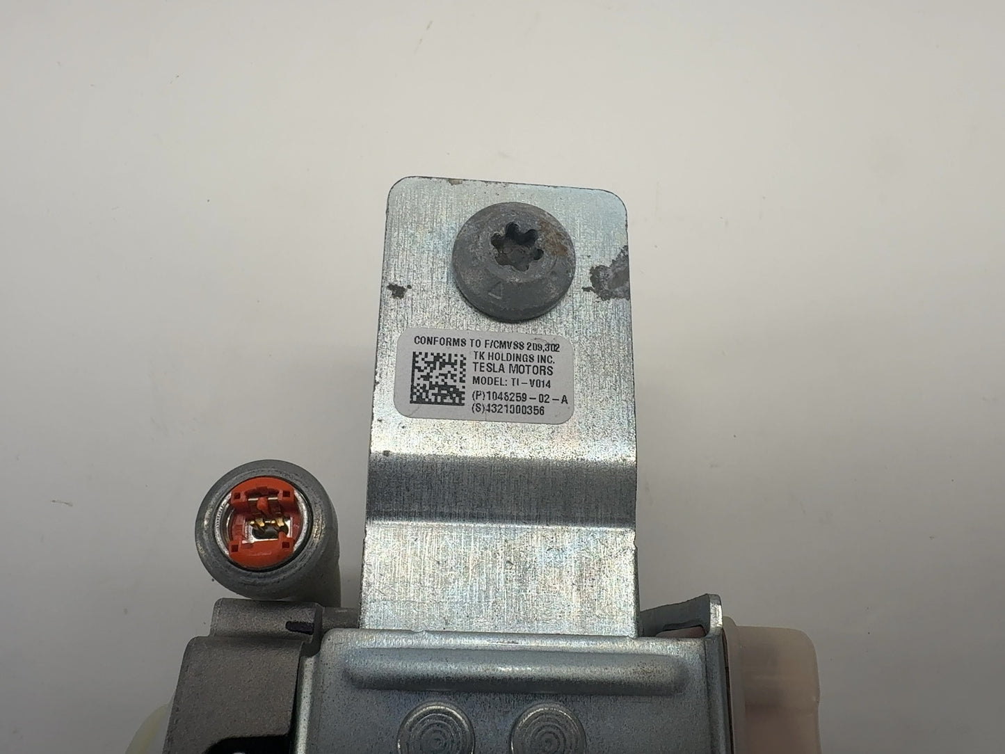 2014-2015 Tesla Model S Front Right Seatbelt With Pretensioner 1048259-02-A
