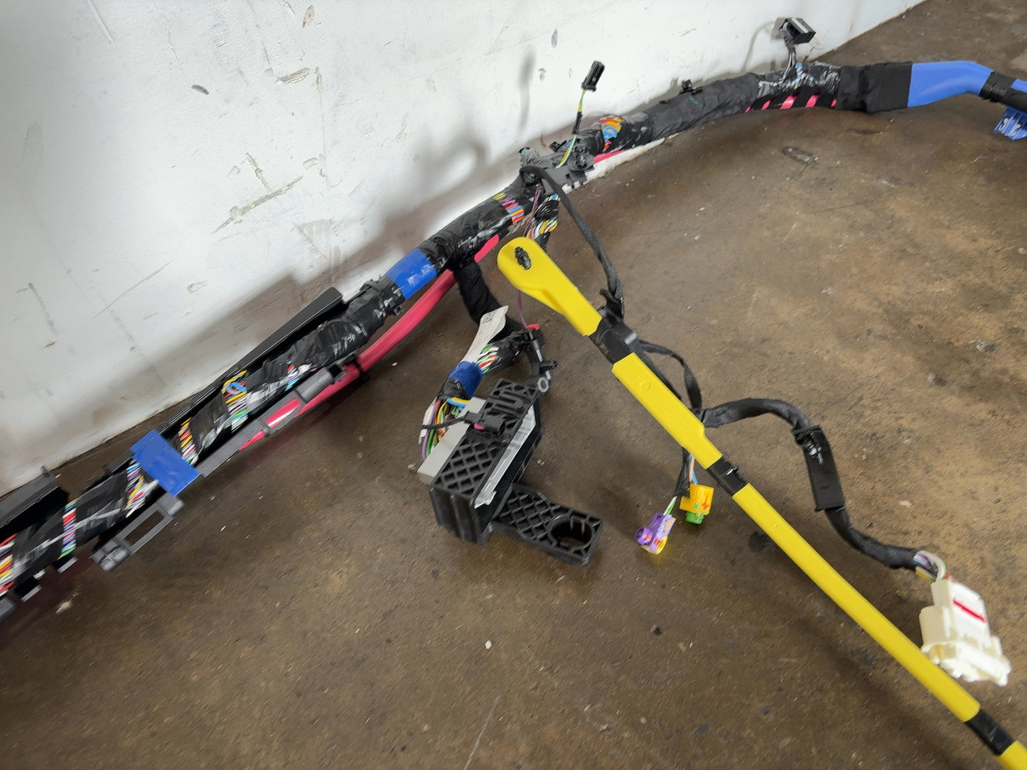 2026 Tesla Model Y Juniper Right Body Harness 1933903-01-D
