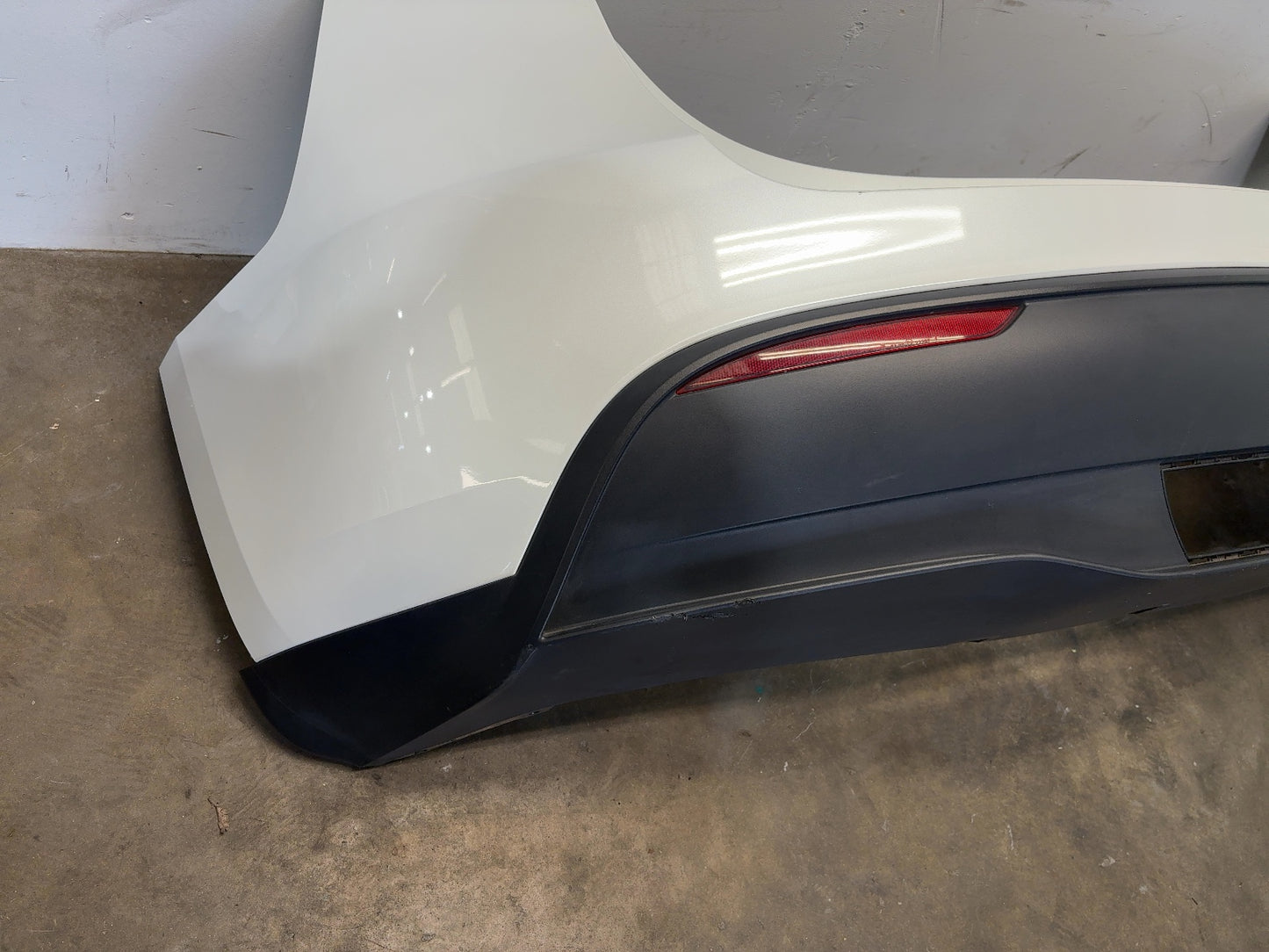 2023 Tesla Model Y Rear Bumper With Valance 1540120-01-E