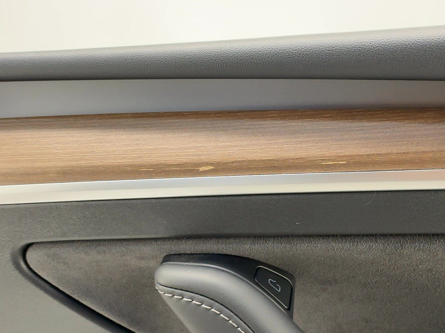 2023-2025 Tesla Model Y Front Right Door Panel 1997295-00-E