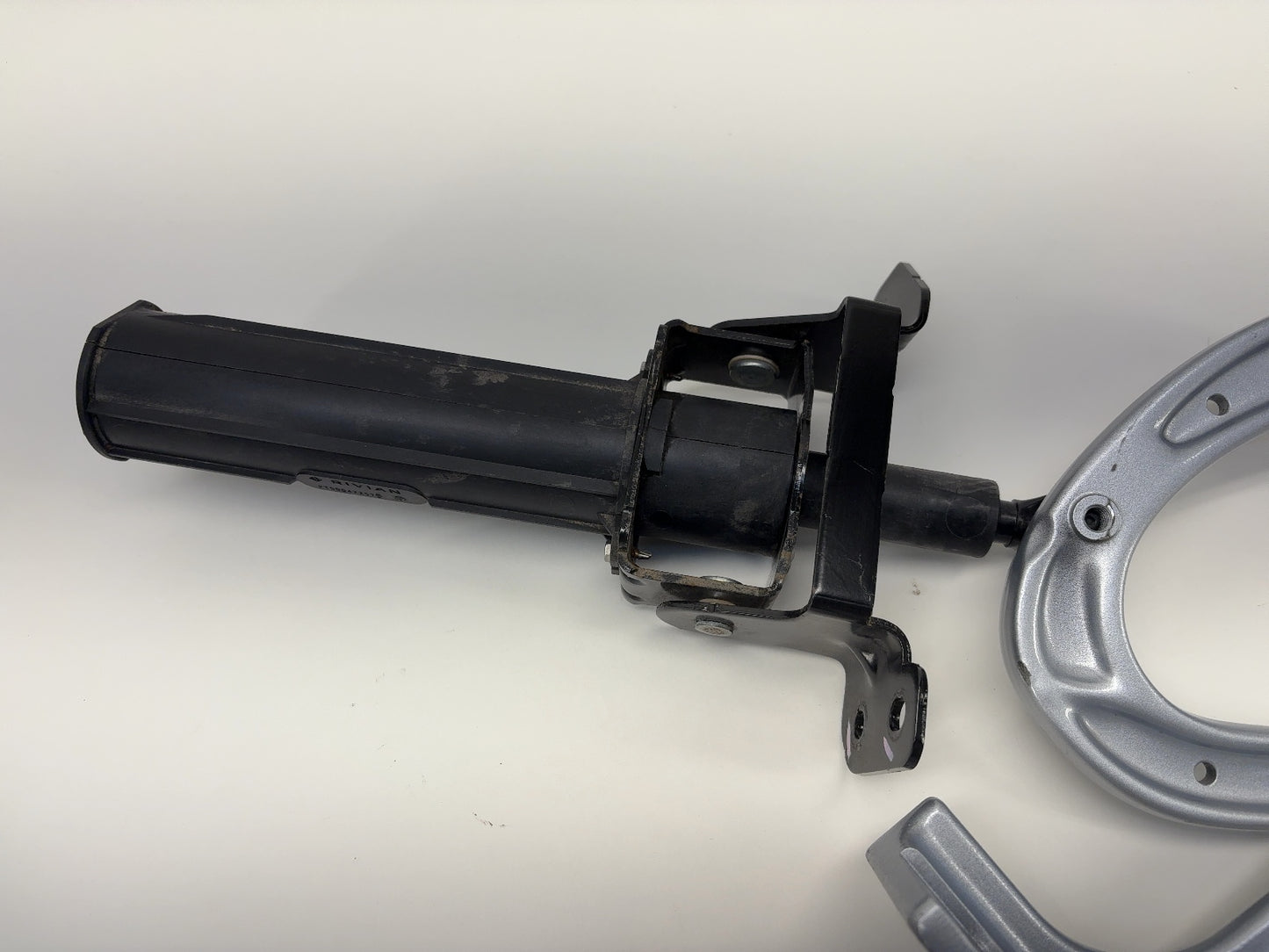 2023 Rivian R1T Left And Right Tailgate Hinge Set PT00042257-D
