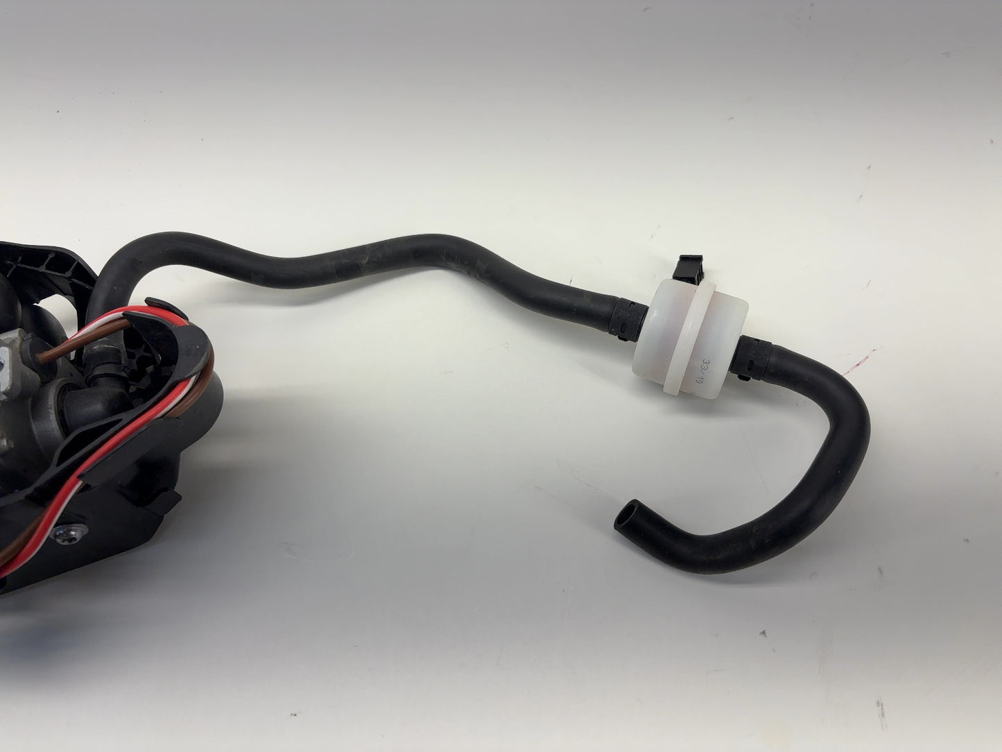 2020 Tesla Model X Air Suspension Compressor 1044911-00-D