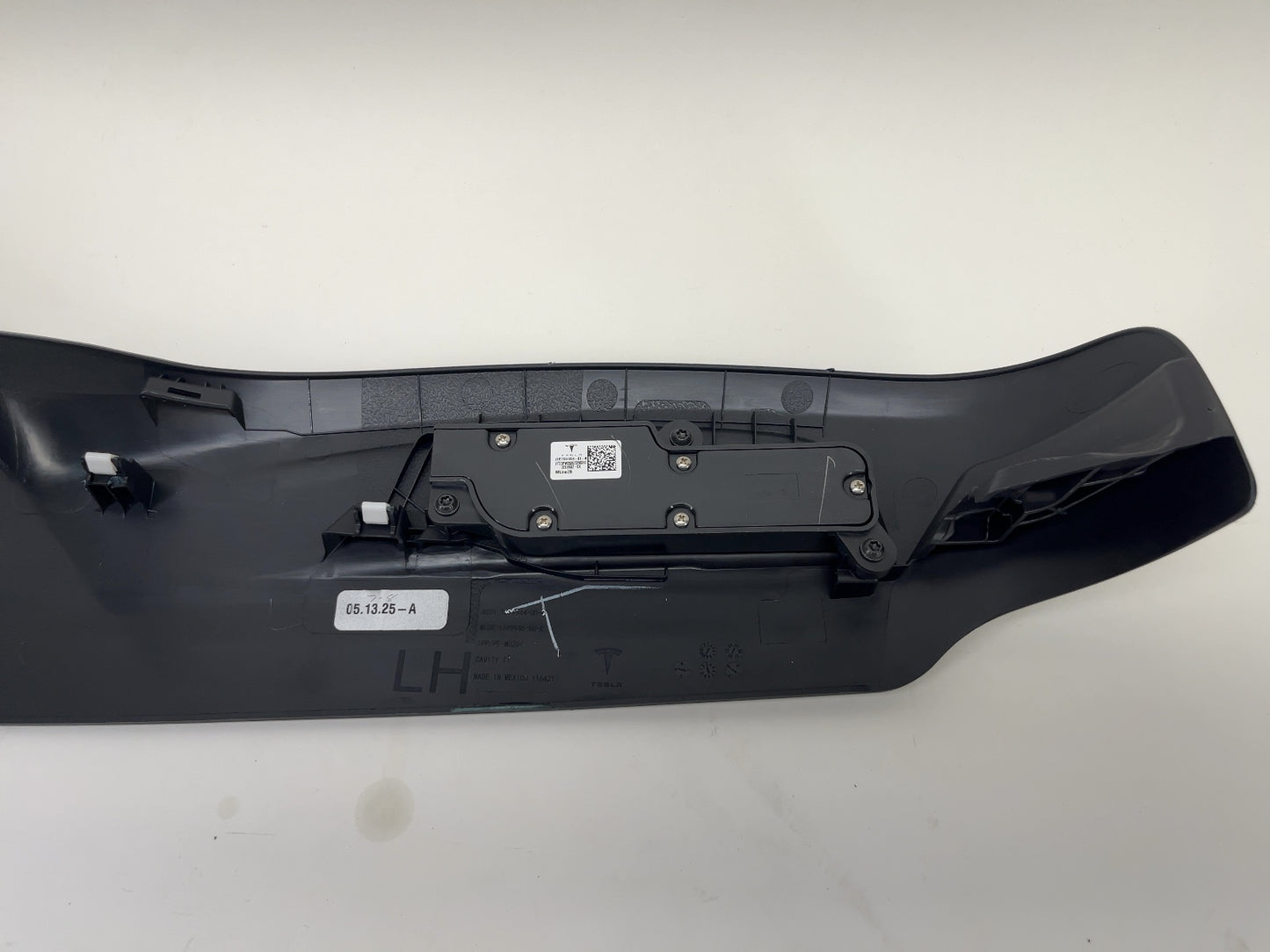2025 Tesla Model 3 Highland Front Left Seat Trim With Control Switches 1699944-00-C