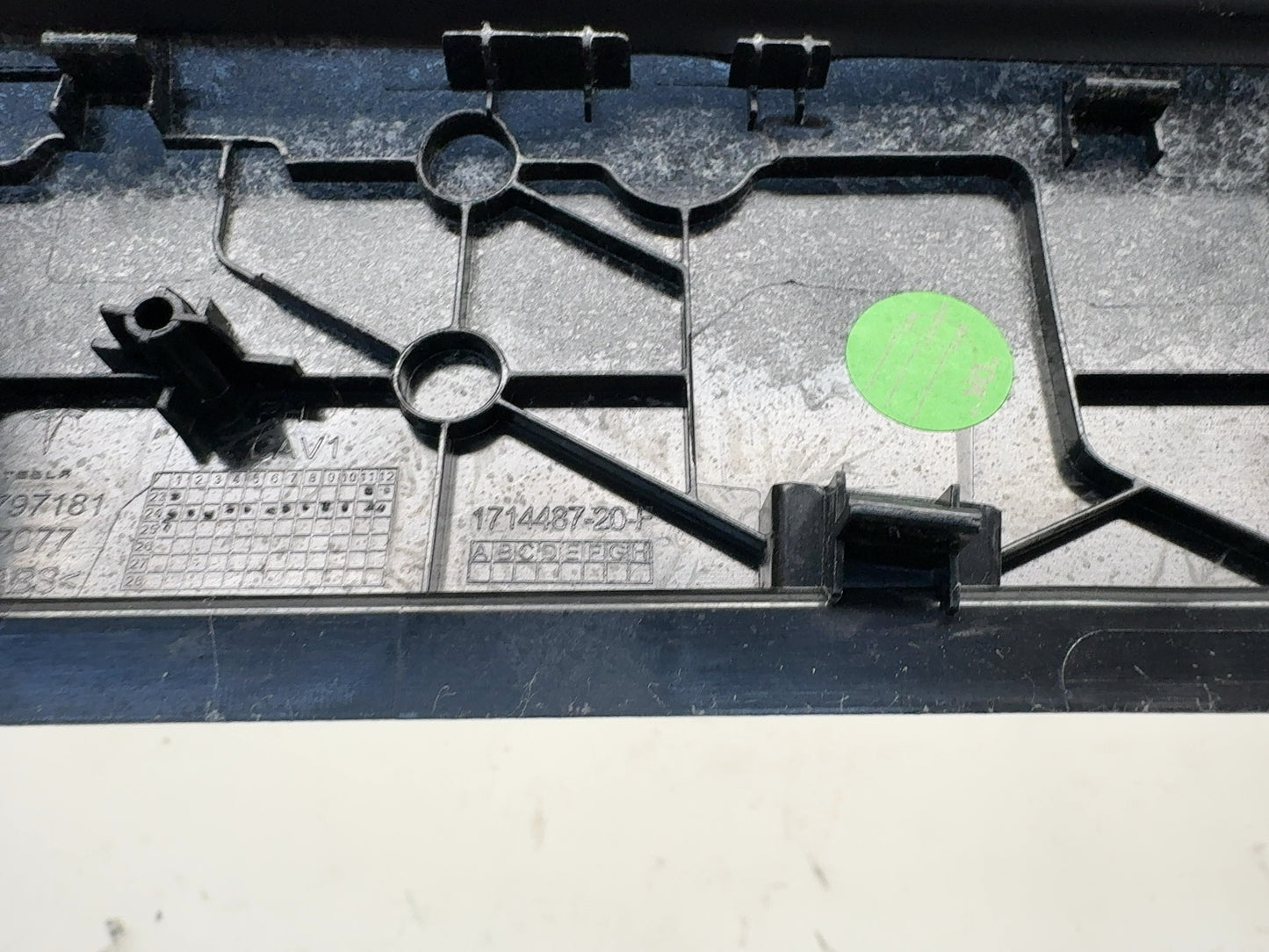 2025 Tesla Model 3 Highland Center Console Right Hockey Stick Trim 1714487-20-F