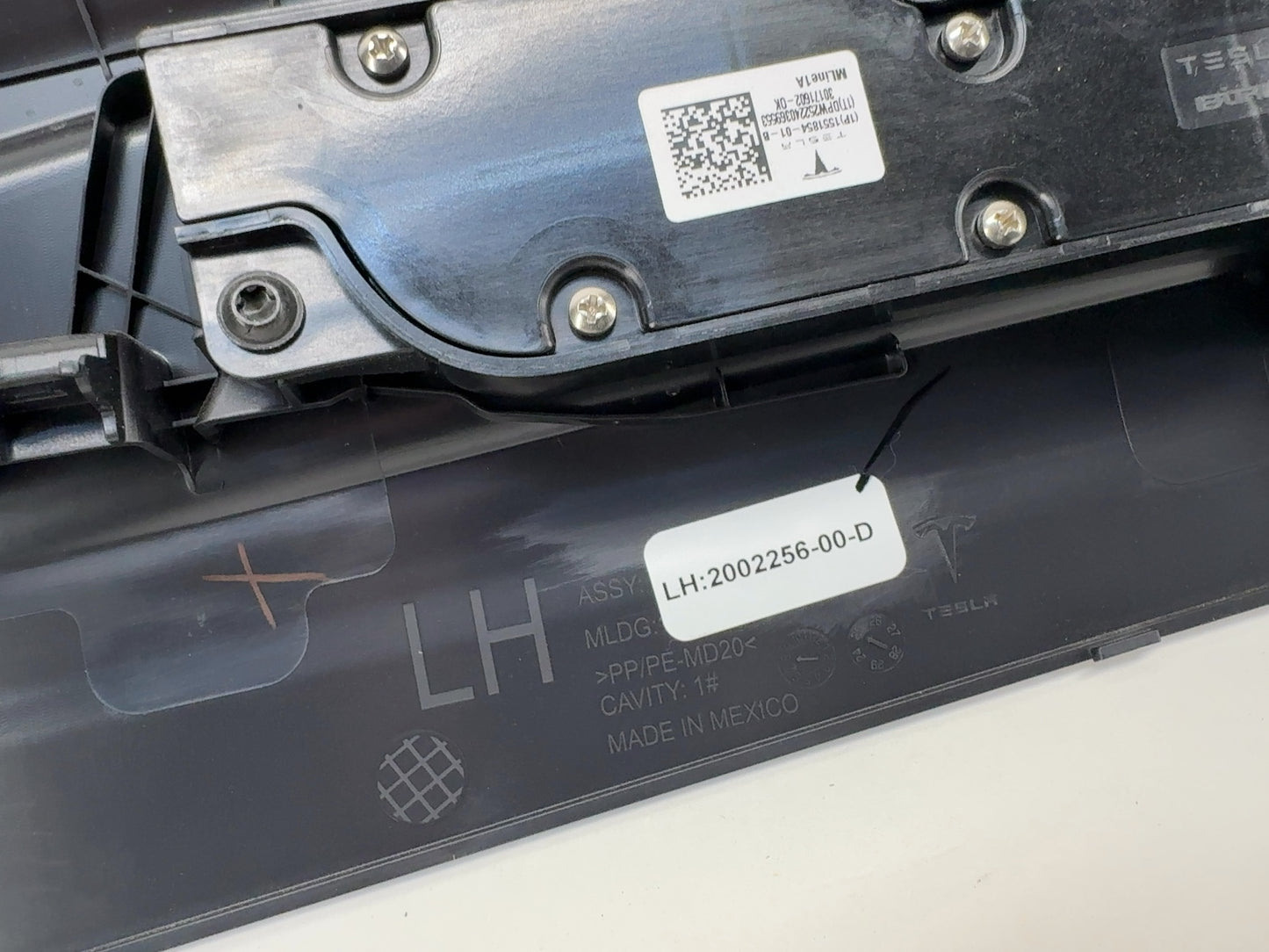 2025 Tesla Model 3 Highland Front Left Seat Trim With Control Switches 2002256-00-D