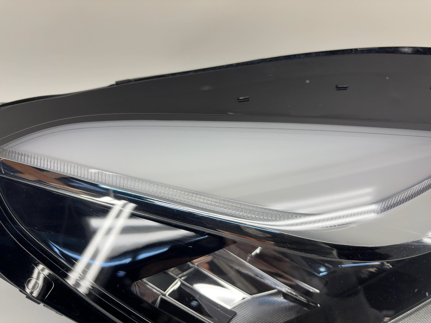 2018-2019 Tesla Model 3 Right Headlight 1077372-10-I