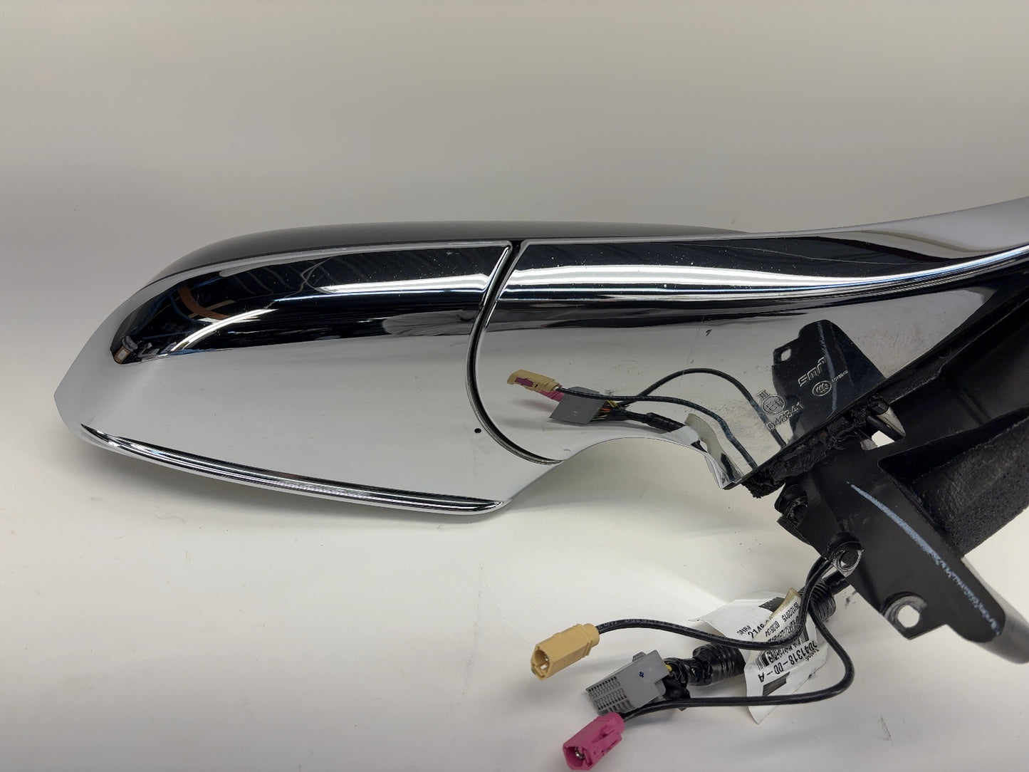 2015 Tesla Model S Front Right Door Mirror Assembly 1041318-00-A