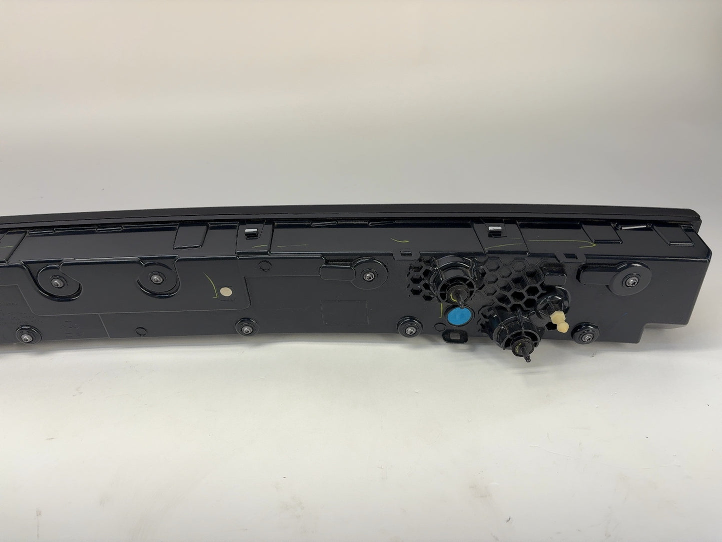 2023-2024 Rivian R1T Tailgate Lamp PT00000470-M