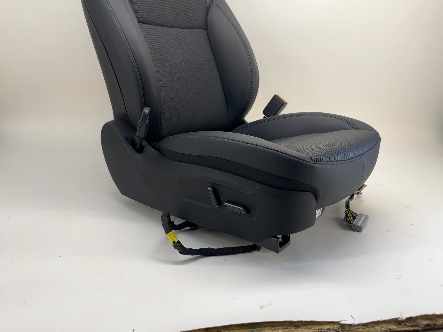 2025 Tesla Model 3 Highland Front First Row Seat Right Black 7754324-01-B