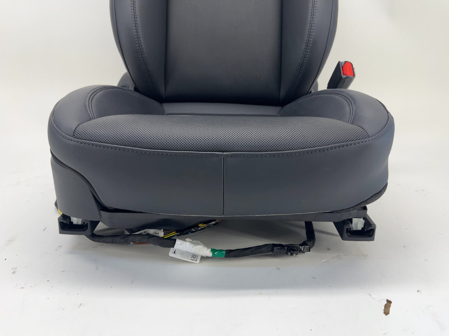 2026 Tesla Model Y Juniper Front Right Seat Assembly 2700041-F1-A