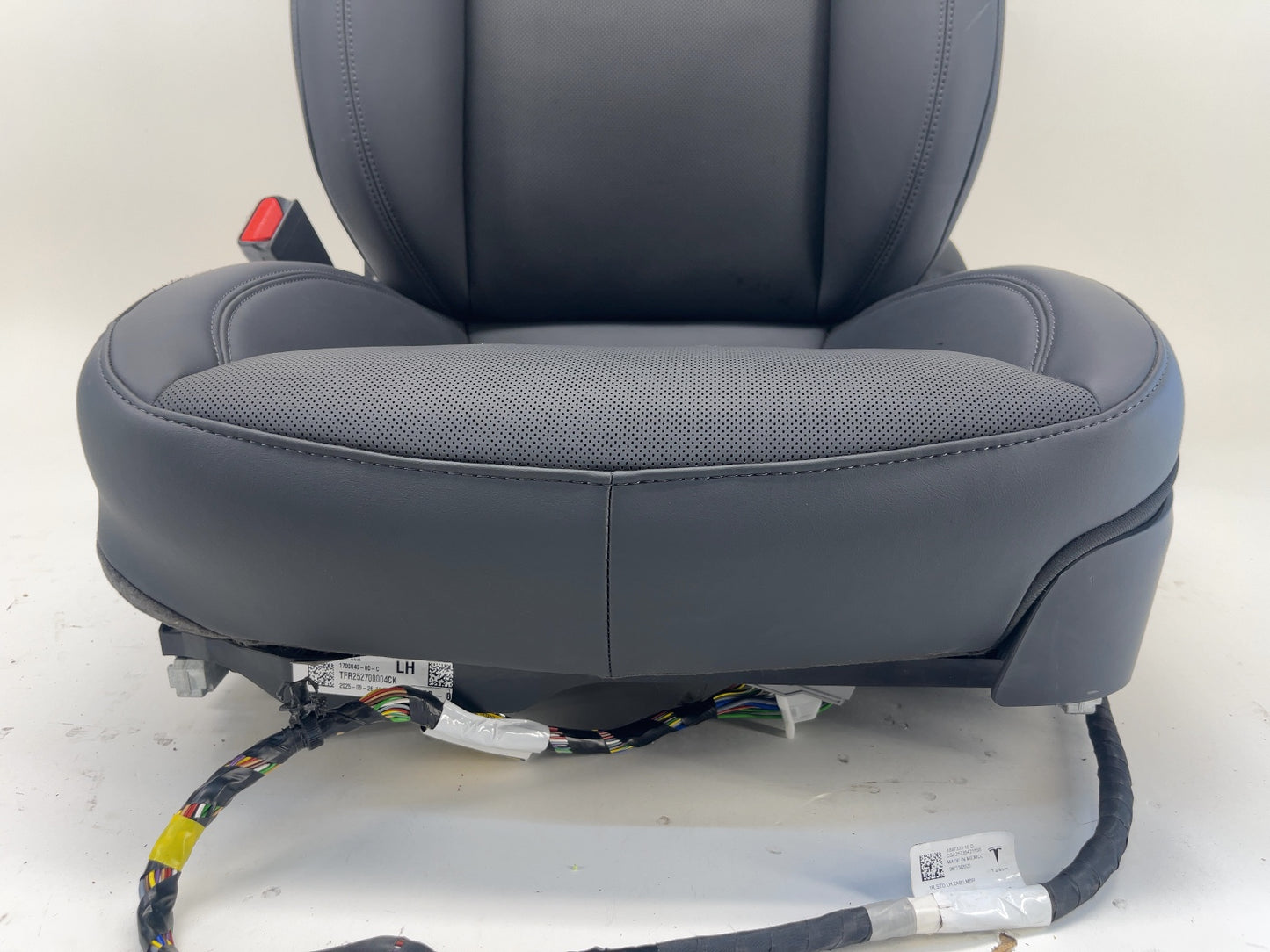 2025 Tesla Model 3 Highland Front Left Seat Assembly 7754322-01-C