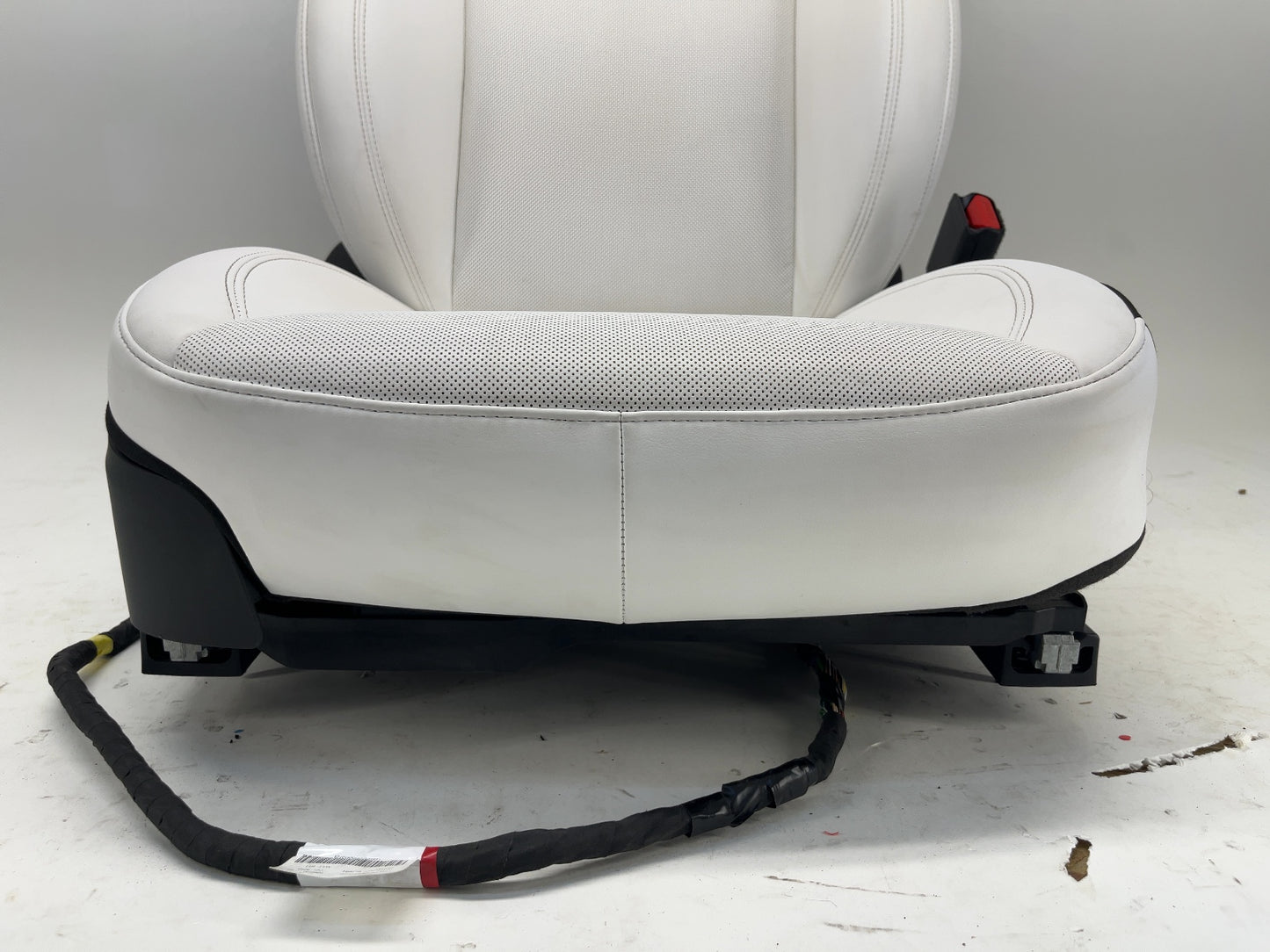 2023-2025 Tesla Model 3 Highland Front Right Seat Assembly 7754324-02-B