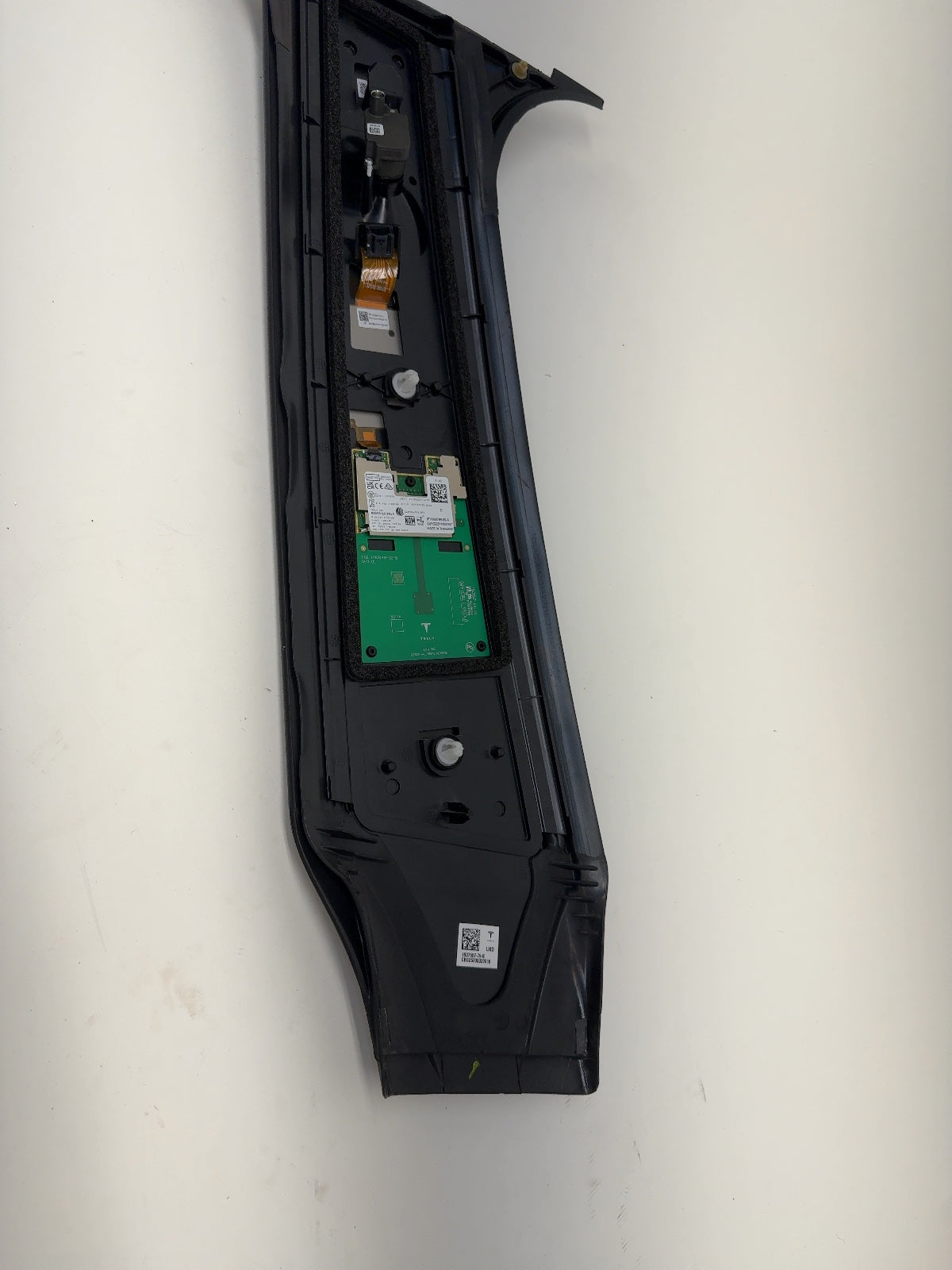 2026 Tesla Model Y Juniper B Pillar Glass With Camera Left 1937557-79-B