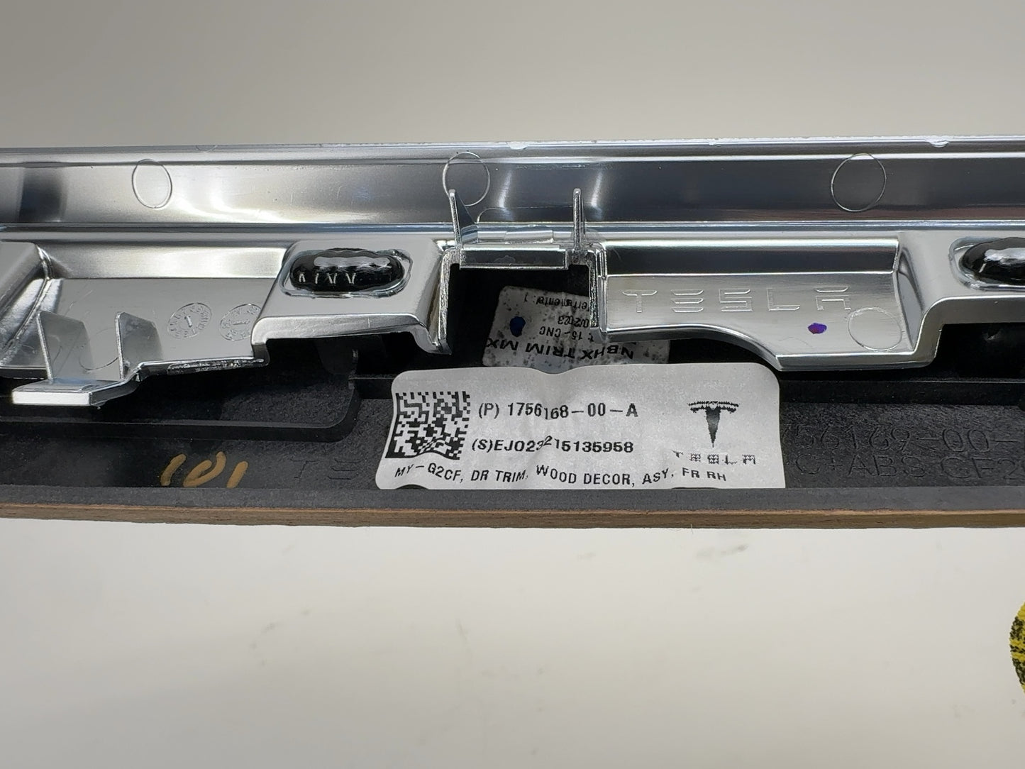 2023 Tesla Model Y Door Trim Wood Front Right 1756168-00-A