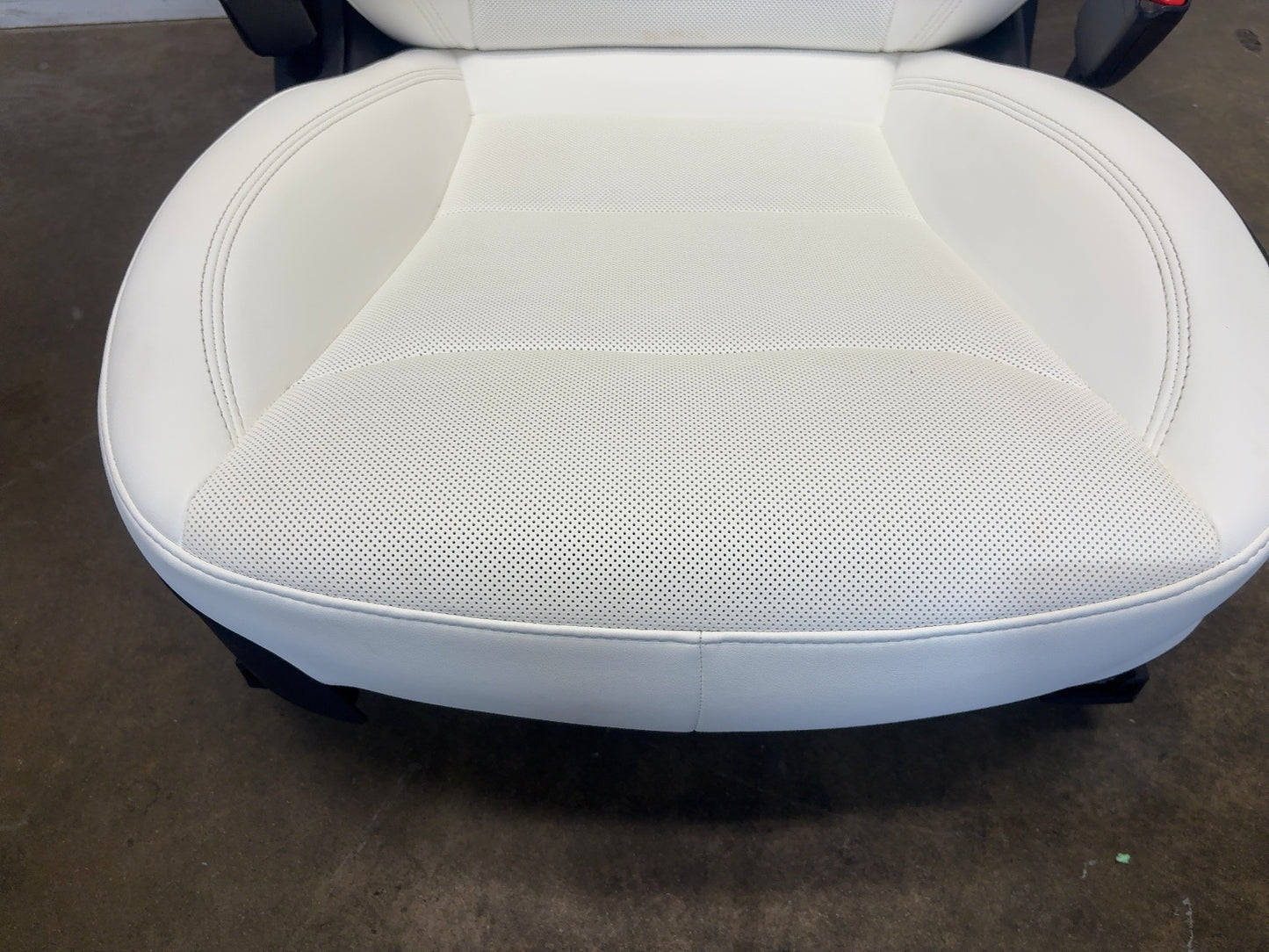 2023-2026 Tesla Model 3 Highland Front Right Seat Assembly 7754324-02-B