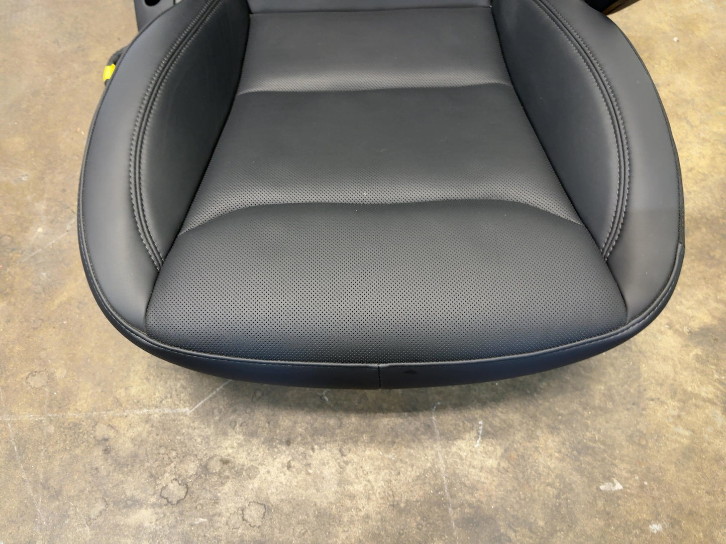 2025-2026 Tesla Model 3 Highland Front Right Seat Assembly 7754324-01-B
