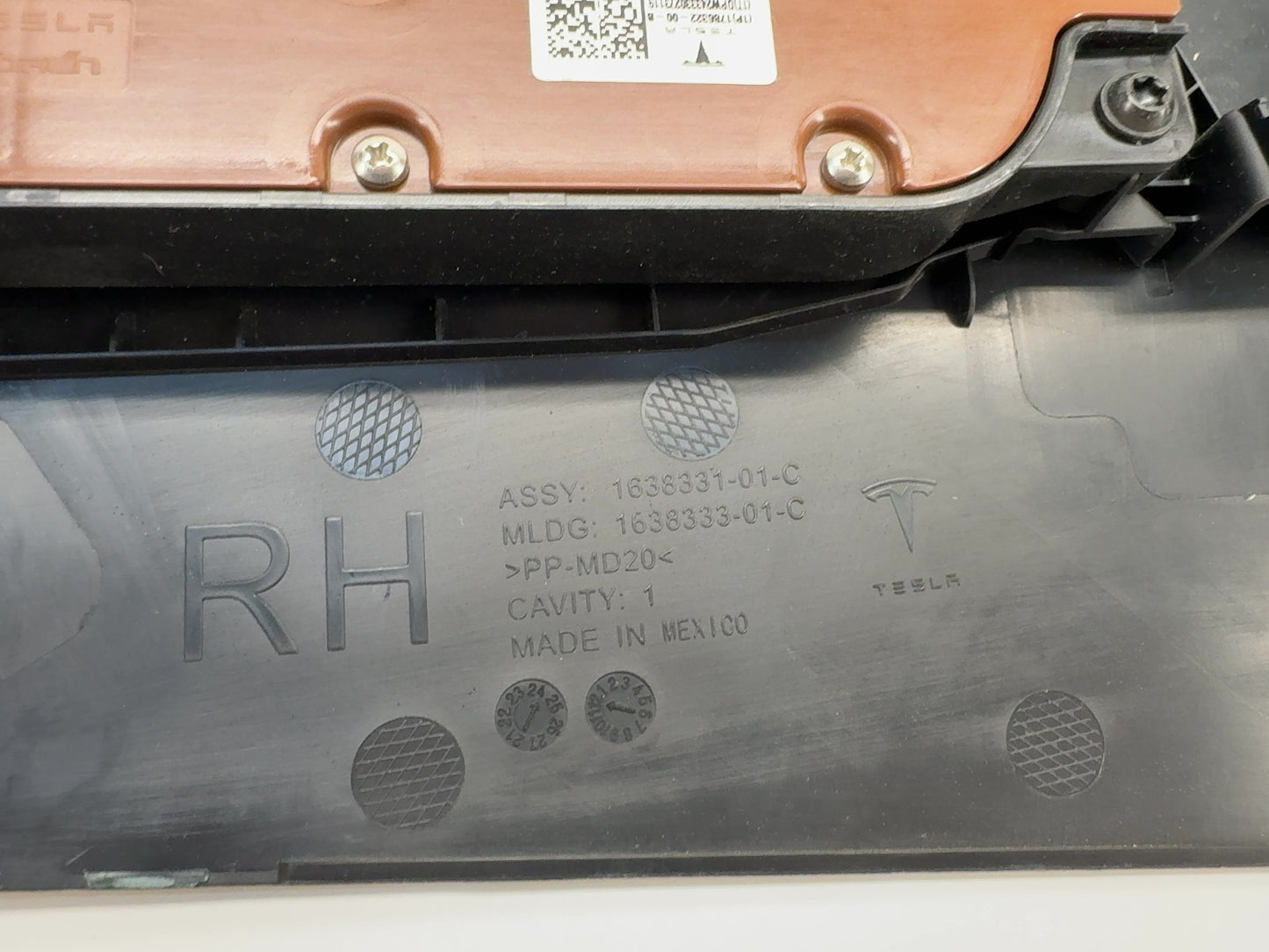 2023 Tesla Model Y Front Right Outboard Trim With Switches 1638331-01-C