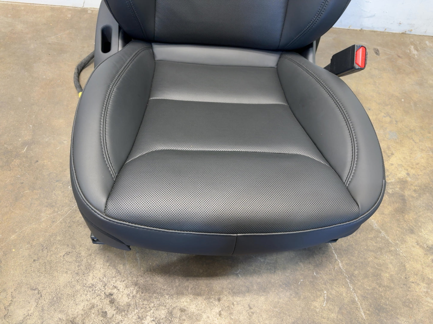 2026 Tesla Model Y Juniper Front Right Seat Assembly 2700041-F1-A