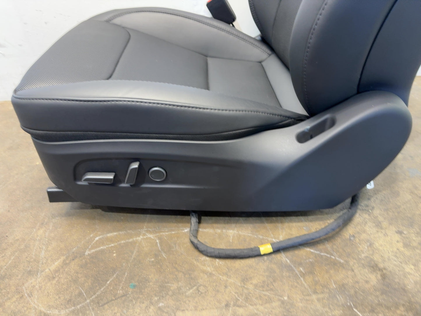 2026 Tesla Model Y Juniper Front Left Seat Assembly 2700040-F1-A