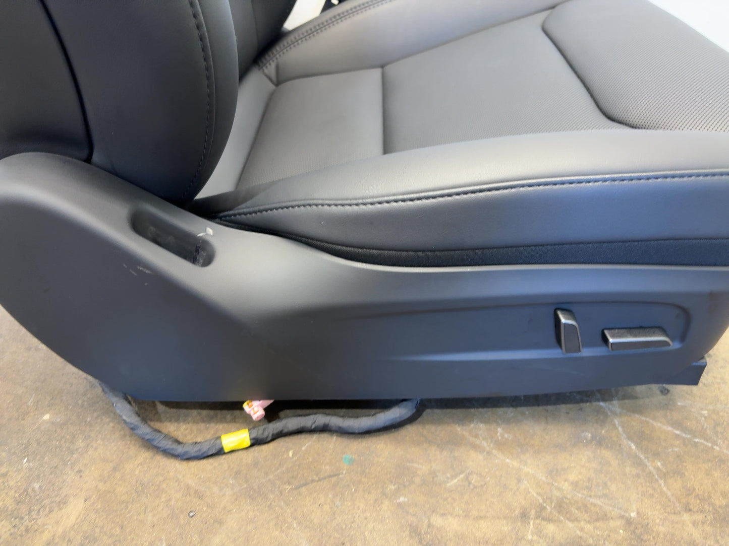 2025-2026 Tesla Model 3 Highland Front Right Seat Assembly 7754324-01-B