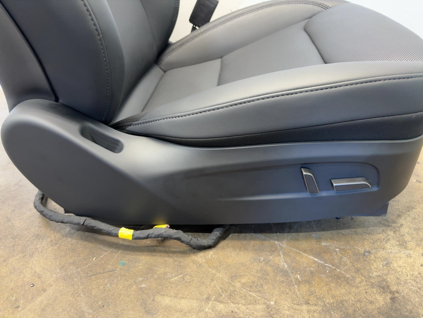 2025-2026 Tesla Model 3 Highland Front Right Seat Assembly 7754324-01-B