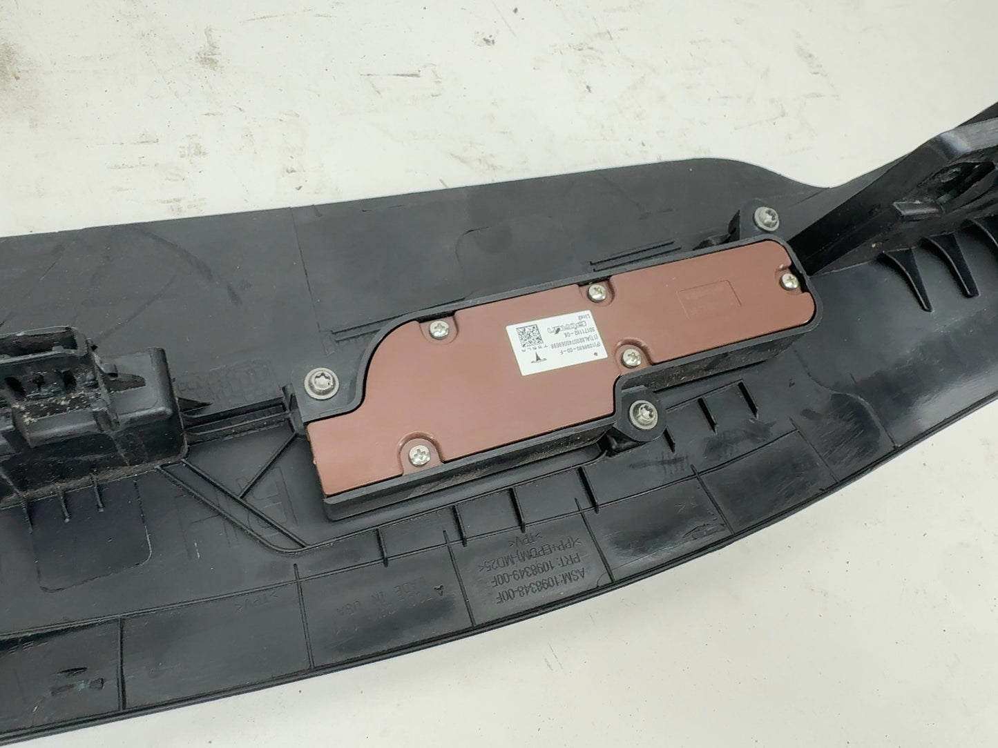 2018-2023 Tesla Model 3 Front Right Passenger Seat Trim With Buttons 1098349-00-C
