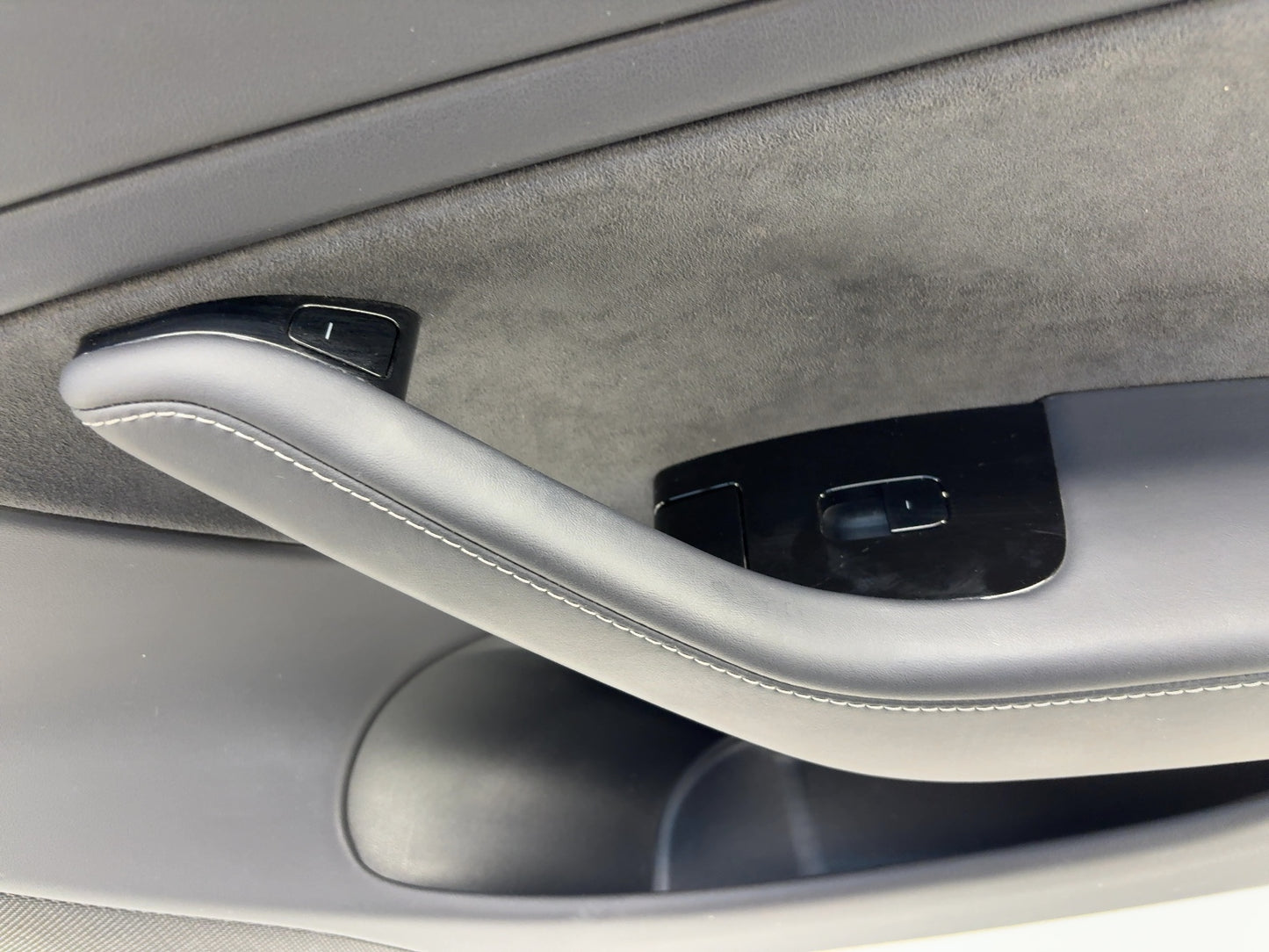 2018 Tesla Model 3 Front Right Door Panel 1090411-01-G